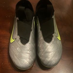 Nike slip on soccer cleat